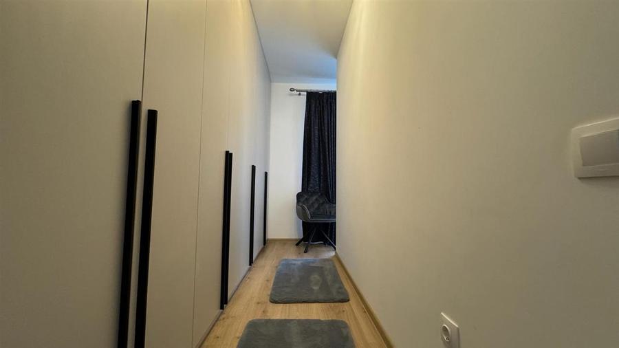 Apartament cu 2 camere decomandat, mobilat în Tractorul