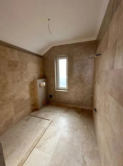 Duplex cu 4 camere cu Canalizare în Iris