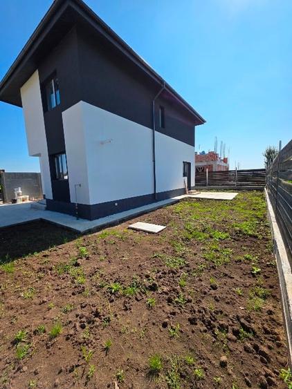 Casă individuală cu 4 camere cu Teren 350 Mp în Nord-Est