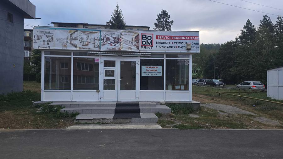 Spațiu comercial, de 50 mp, în Petros