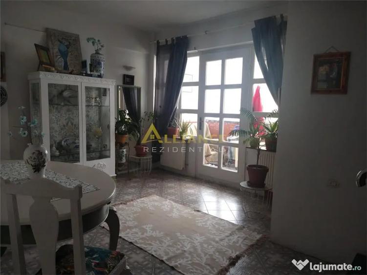 Casă cu 6 camere cu Teren 1500 Mp în Central