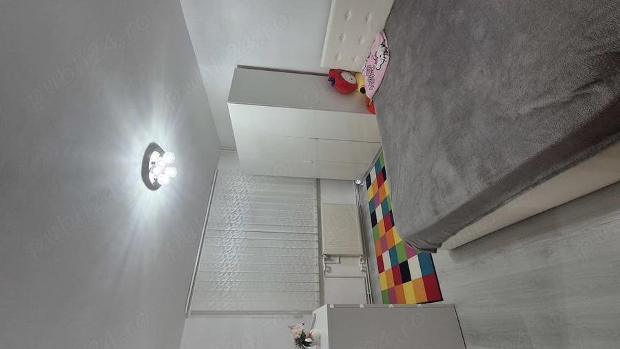 Apartament cu 4 camere semidecomandat în Crângași