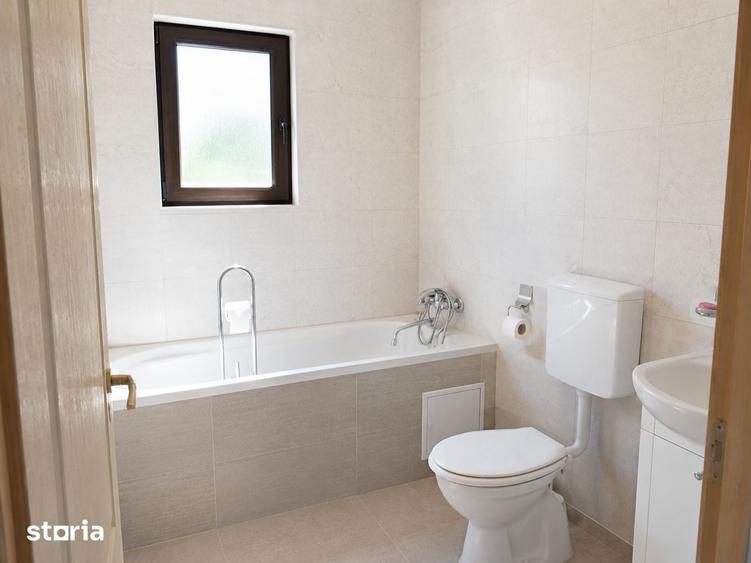 Casă cu 2 camere cu Teren 2500 Mp în Voitinel