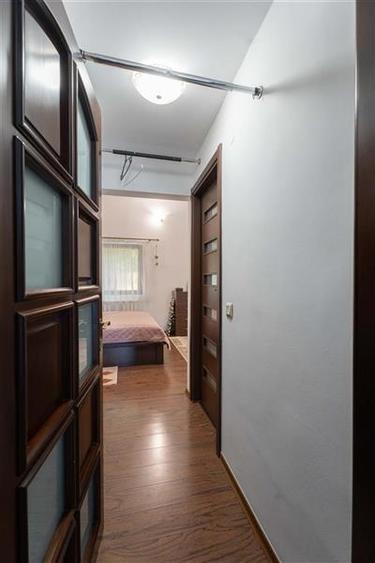 Casă individuală cu 5 camere cu Canalizare în Bucium