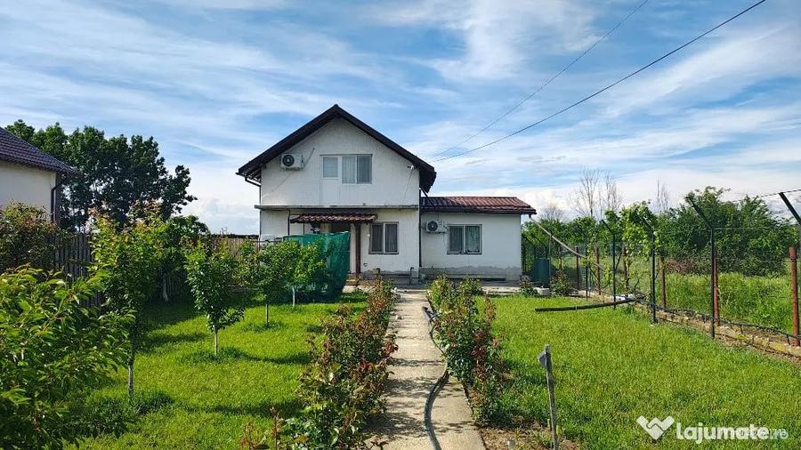 Casă cu 4 camere cu Teren 858 Mp în Mânăstioara