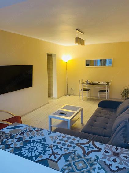 Apartament cu 3 camere semidecomandat în Faleză