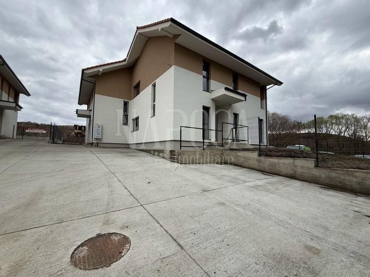 Casă individuală cu 5 camere cu Canalizare în Chinteni