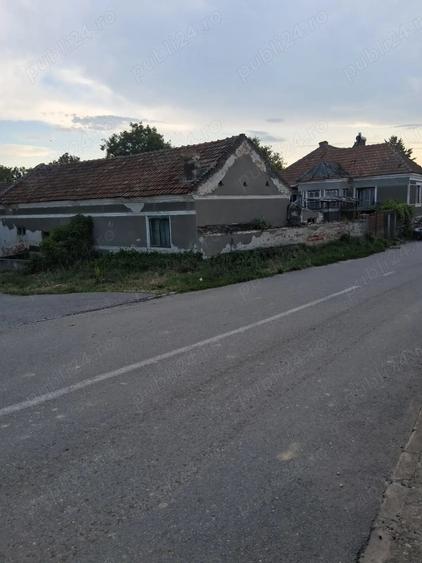 Casă în Săcel