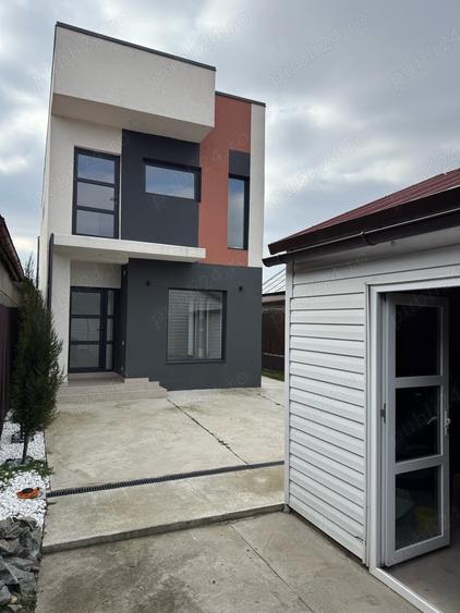 Casă cu 3 camere cu Teren 370 Mp în Caracal