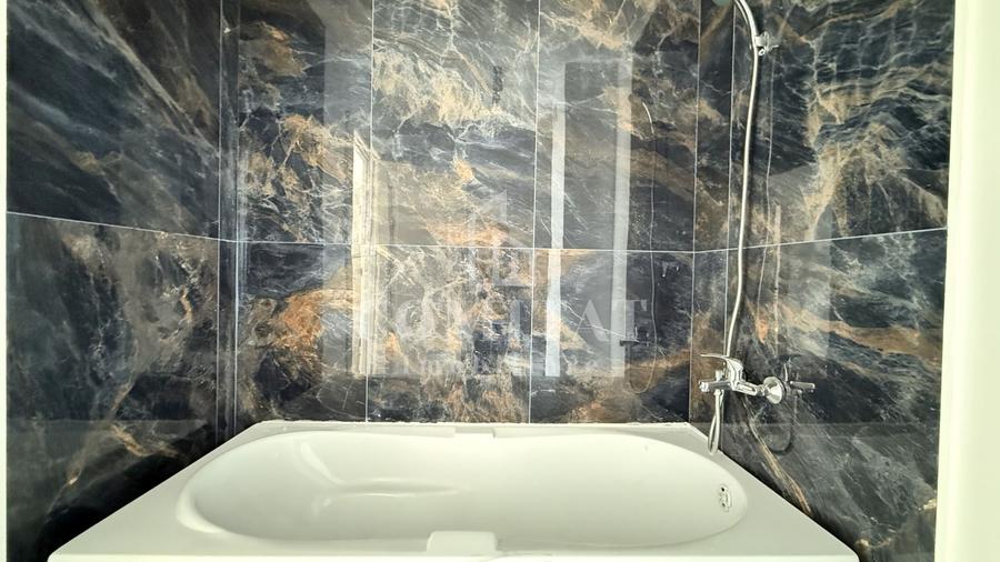 Apartament cu 3 camere decomandat în Dâmbul Rotund
