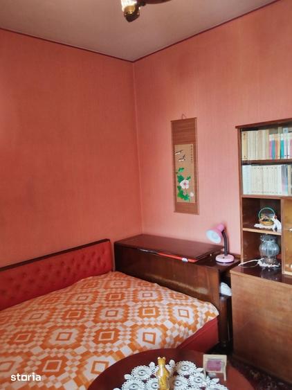 Apartament cu 3 camere semidecomandat în Andrei Mureșanu