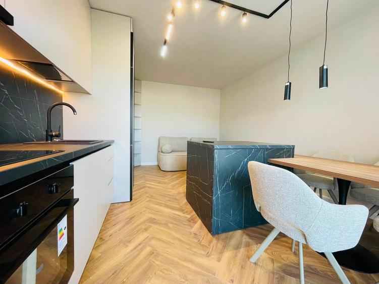 Apartament cu 3 camere semidecomandat, mobilat în Florești