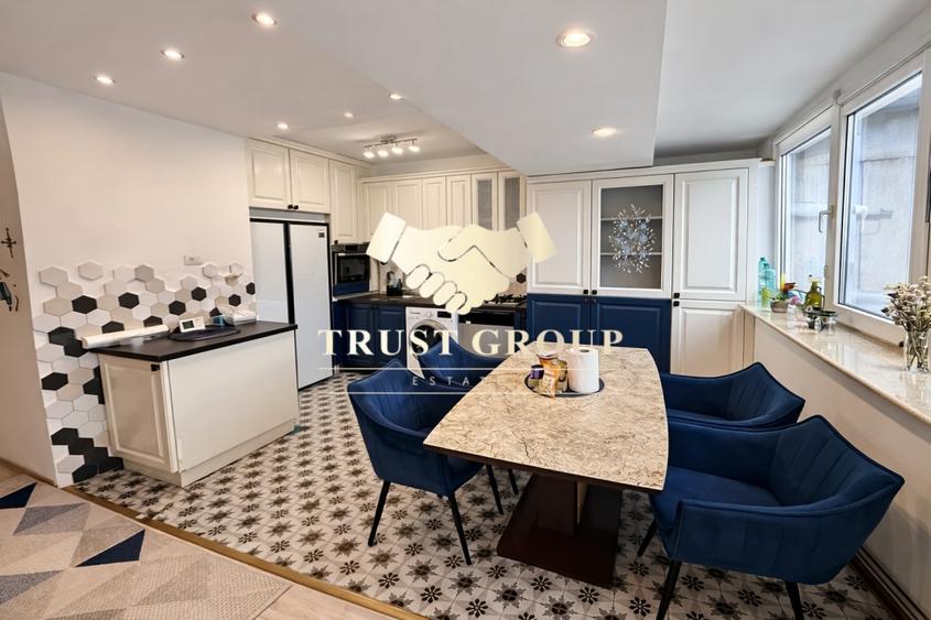 Apartament cu 3 camere decomandat în P-ța Victoriei
