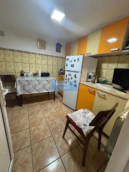 Casă individuală cu 4 camere cu Canalizare în Central
