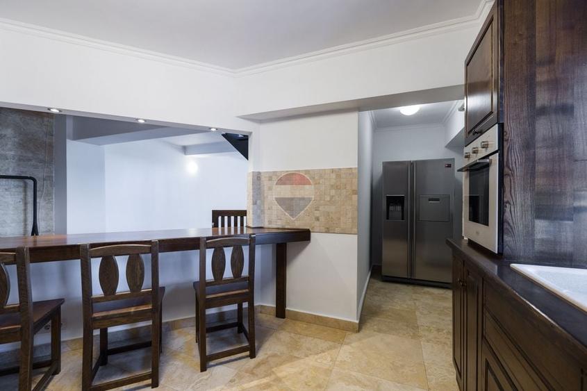 Apartament cu 5 camere decomandat în 15 Noiembrie