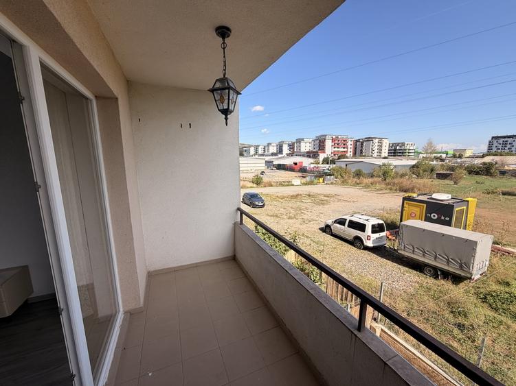 Apartament cu 3 camere semidecomandat, mobilat în Florești