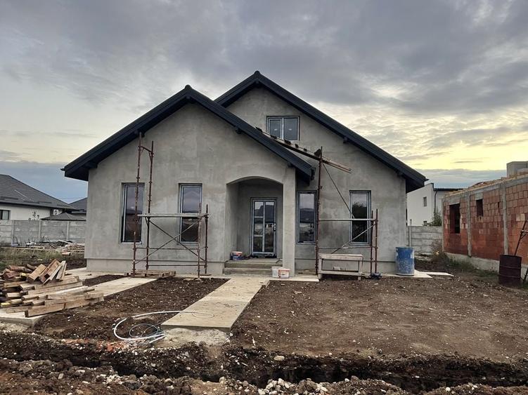 Casă cu 4 camere în Central