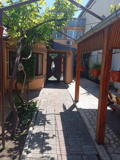 Casă cu 4 camere cu Teren 300 Mp în Central