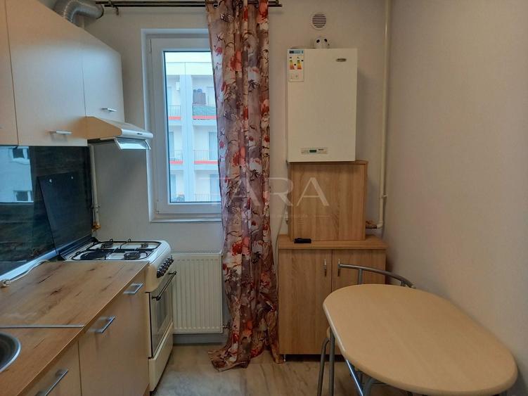 Apartament cu 2 camere semidecomandat, mobilat în Florești