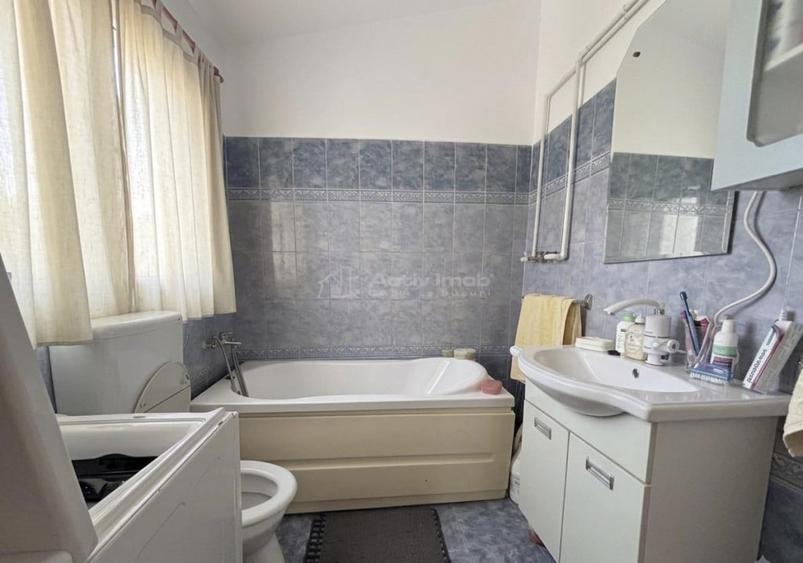 Casă cu 4 camere cu Teren 1439 Mp în Central