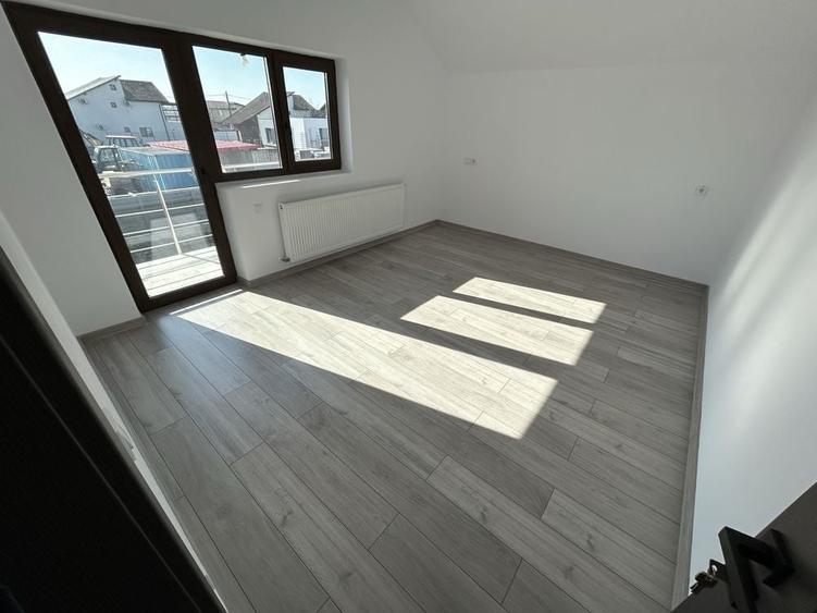 Casă cu 4 camere cu Teren 400 Mp în Geamăna