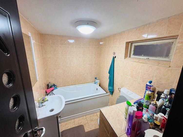 Casă cu 3 camere decomandat în Frăsinet