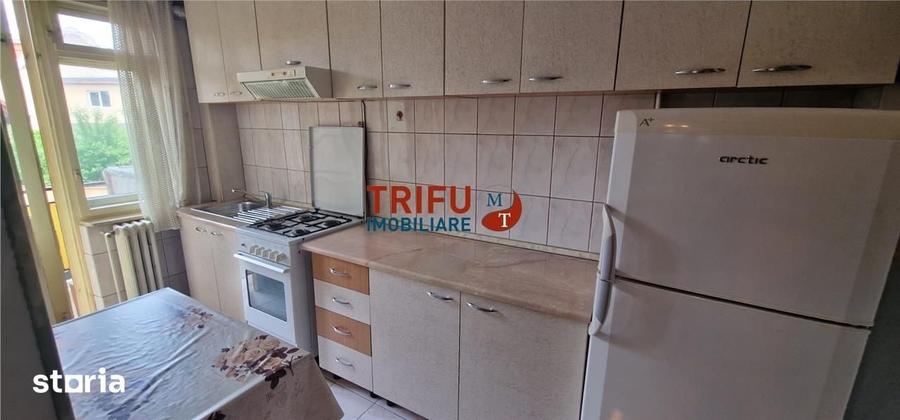 Apartament cu 3 camere decomandat în Lipoveni