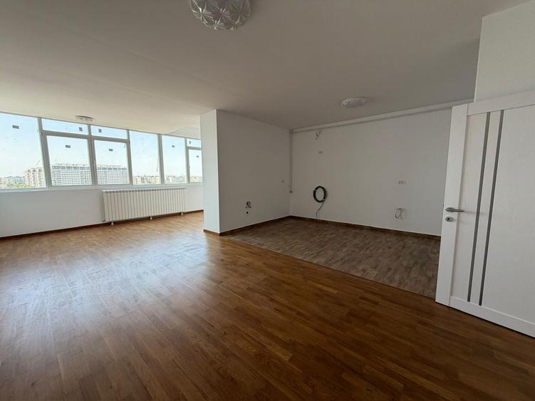 Penthouse cu 5 camere decomandat în Parcul Carol