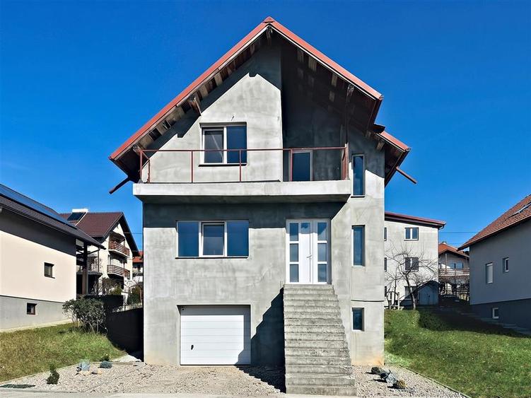 Casă individuală cu 4 camere cu Canalizare în Burdujeni