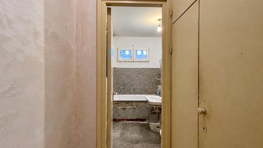 Apartament cu 3 camere semidecomandat în Titan