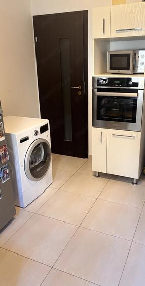 Apartament cu 2 camere decomandat în Tractorul