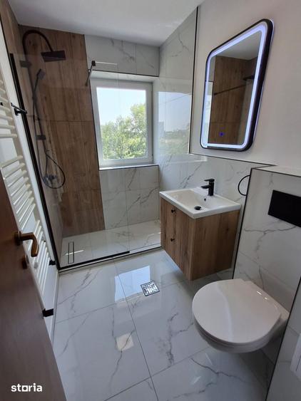 Apartament cu 3 camere decomandat în Pajura