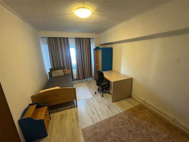 Apartament cu 3 camere decomandat în Brăilei