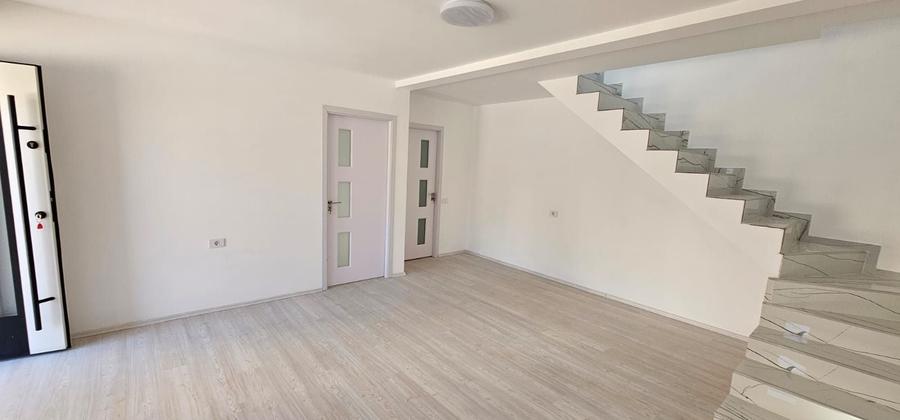 Casă cu 3 camere în Central