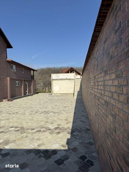 Casa cu 8 camere, piscina ?i garaj - 11