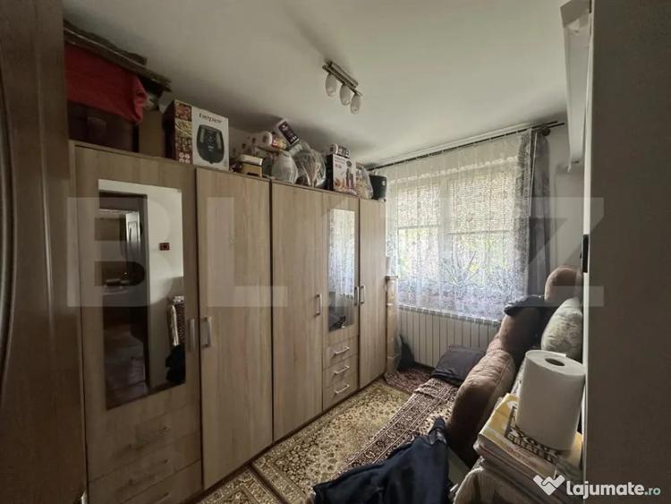 Apartament cu 3 camere decomandat în Botizului