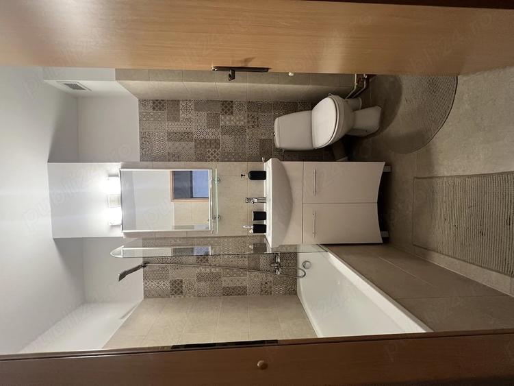 Apartament cu 3 camere semidecomandat în Central