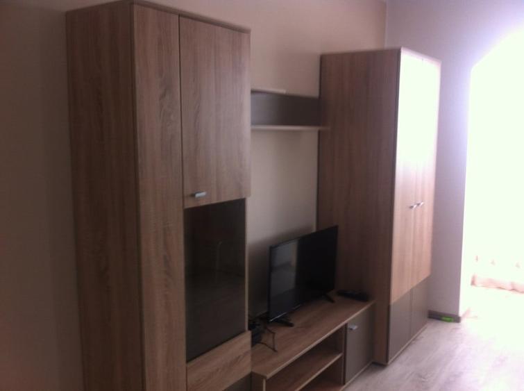 Apartament cu 3 camere semidecomandat în George Enescu