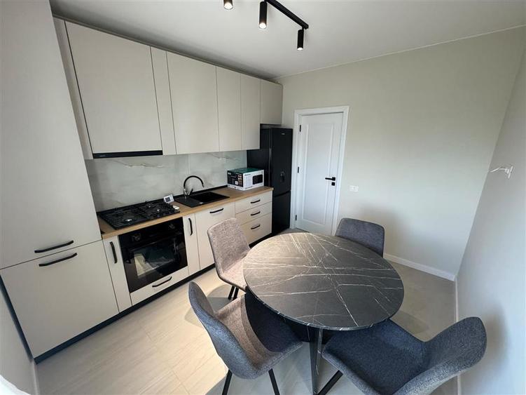 Apartament cu 2 camere decomandat, mobilat în Central