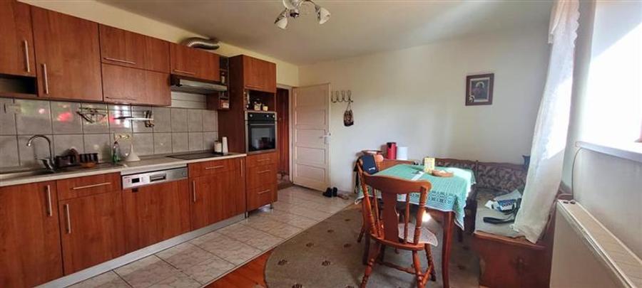 Casă individuală cu 5 camere cu Teren 705 Mp în Central