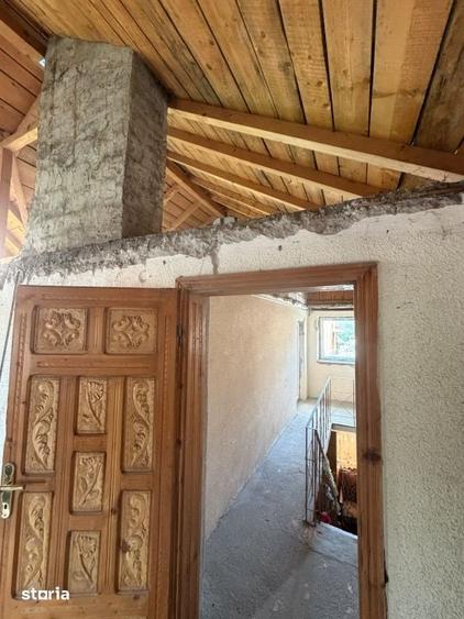 Casă cu 4 camere cu Teren 250 Mp în Podari