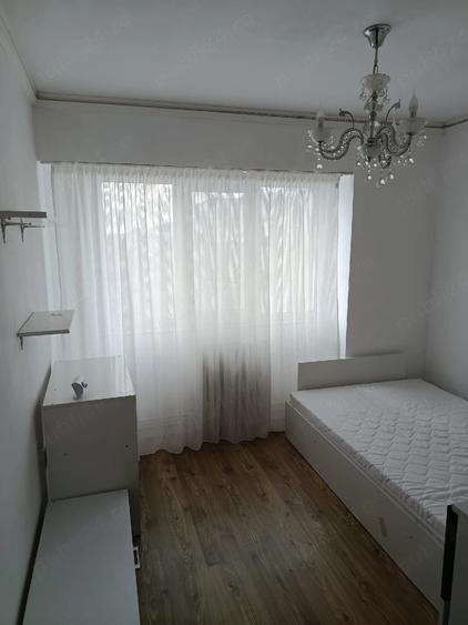 Apartament cu 3 camere decomandat, mobilat în Exterior Vest