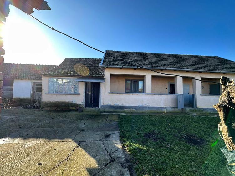 Casă cu 4 camere în Central