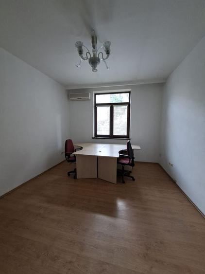 Casă cu 10 camere cu Teren 280 Mp în Pache Protopopescu