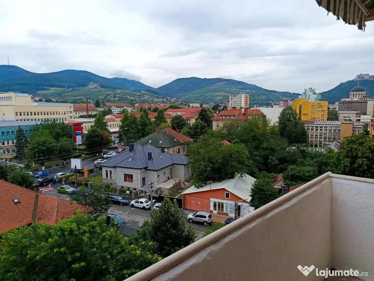 Apartament cu 3 camere decomandat în Decebal