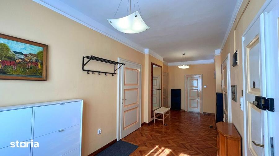 Apartament cu 3 camere decomandat, mobilat în Central