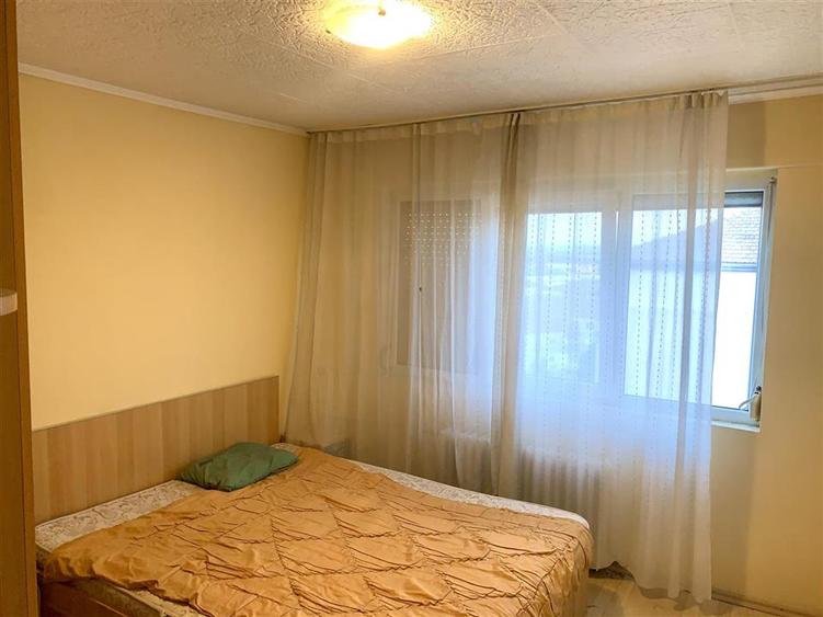 Apartament cu 3 camere decomandat în Nufărul