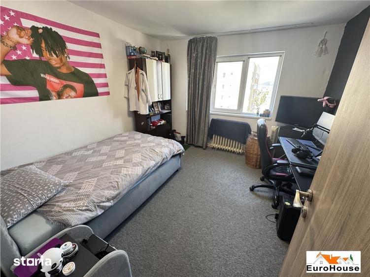 Apartament cu 3 camere decomandat în Cetate