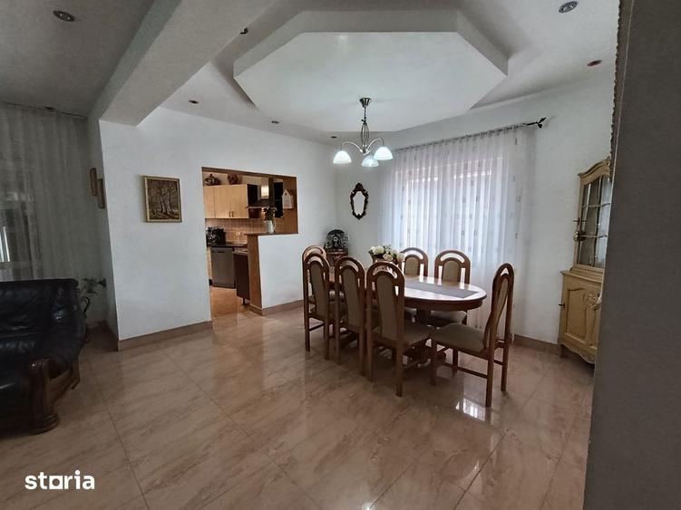 Casă cu 7 camere cu Teren 351 Mp în Șagului