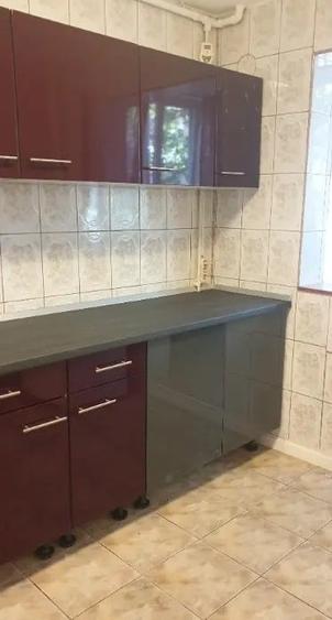 Apartament cu 3 camere decomandat în Dristor
